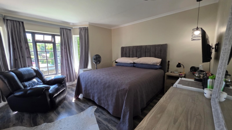 4 Bedroom Property for Sale in Heatherlands Western Cape